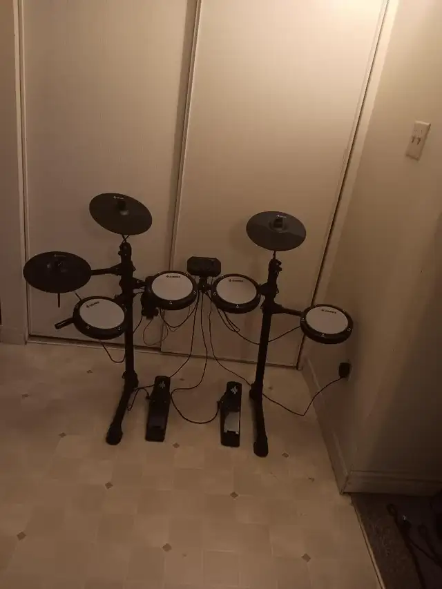 ELECTRONIC  DRUM  SET