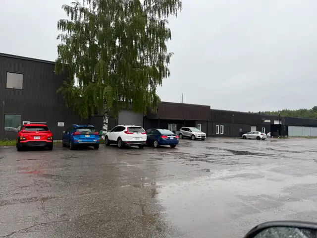 ESPACE INDUSTRIEL / ENTREPÔT À LOUER – TROIS-RIVIÈRES – - Photo 9