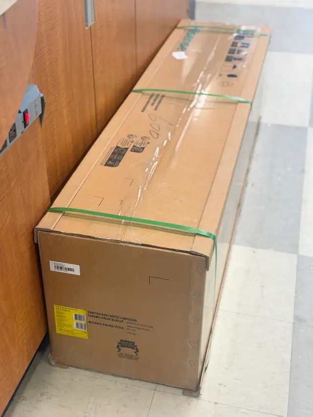 Hisense 100' DLT100-E ALR Fresnel Projection Screen Only - $999 - Photo 9