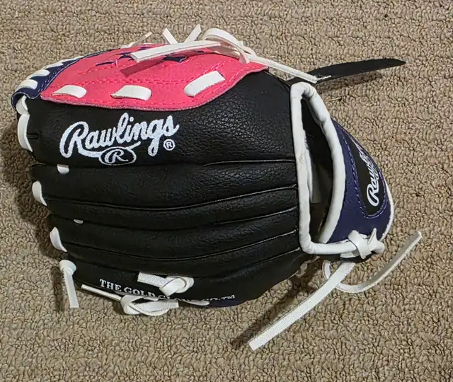 Baseball glove Rawlings ( girls) brand new never used