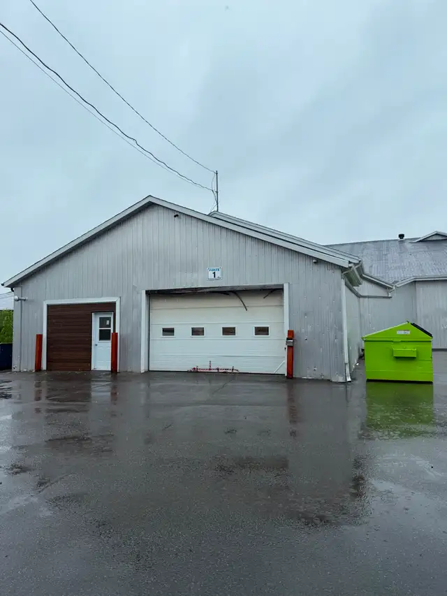ESPACE INDUSTRIEL / BUREAUX / COMMERCIAL À LOUER – TROIS-RIVIÈRE - Photo 3