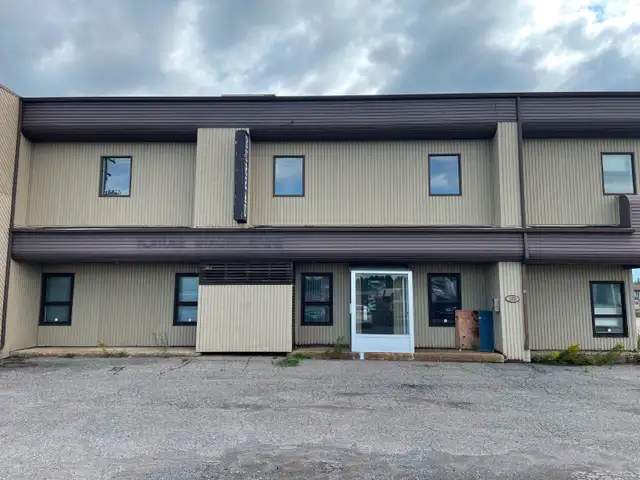 ESPACE INDUSTRIEL / BUREAUX / COMMERCIAL À LOUER – TROIS-RIVIÈRE - Photo 4