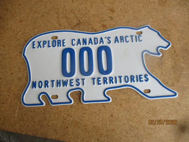 1980s NORTHWEST TERRITORIES NWT POLAR BEAR SAMPLE LICENSE PLATE