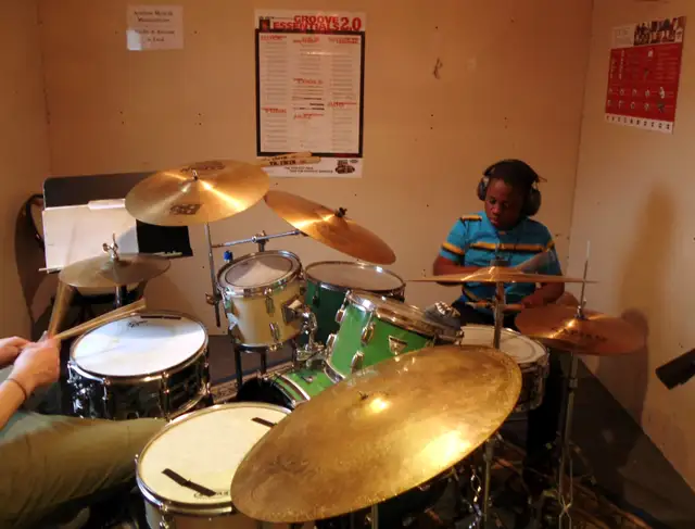 COURS de BATTERIE, CHANT ou PIANO à LAVAL ou à Montréal - Photo 7