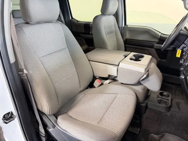 2018 Ford F 150 XLT / 4x4 / Crew Cab / r-Cam / Sync / Pro BackUp - Photo 11