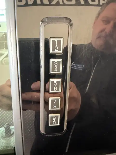 2018 Ford F 150 XLT / 4x4 / Crew Cab / r-Cam / Sync / Pro BackUp - Photo 14