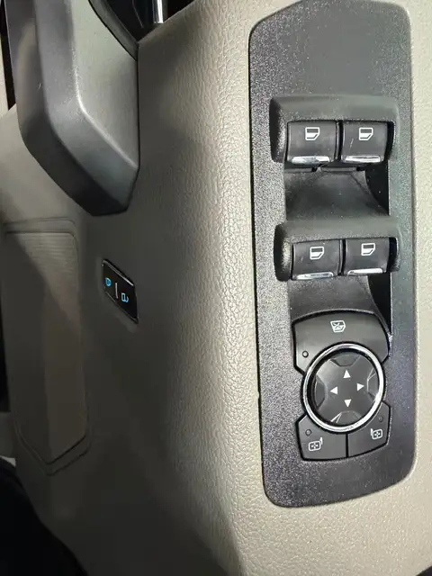 2018 Ford F 150 XLT / 4x4 / Crew Cab / r-Cam / Sync / Pro BackUp - Photo 15