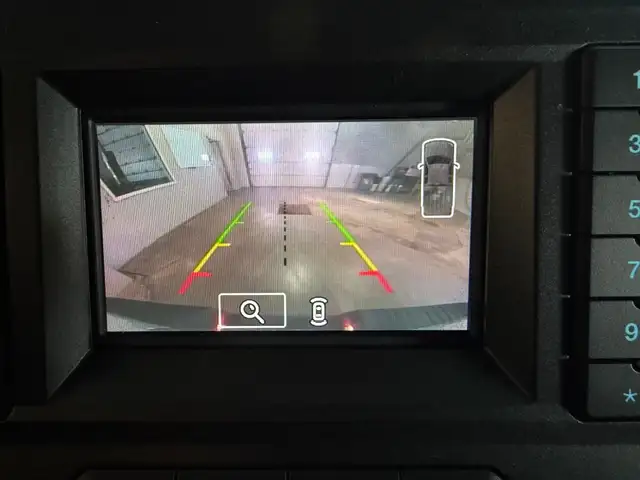 2018 Ford F 150 XLT / 4x4 / Crew Cab / r-Cam / Sync / Pro BackUp - Photo 17