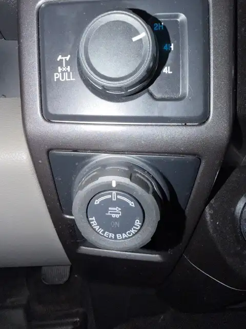 2018 Ford F 150 XLT / 4x4 / Crew Cab / r-Cam / Sync / Pro BackUp - Photo 18