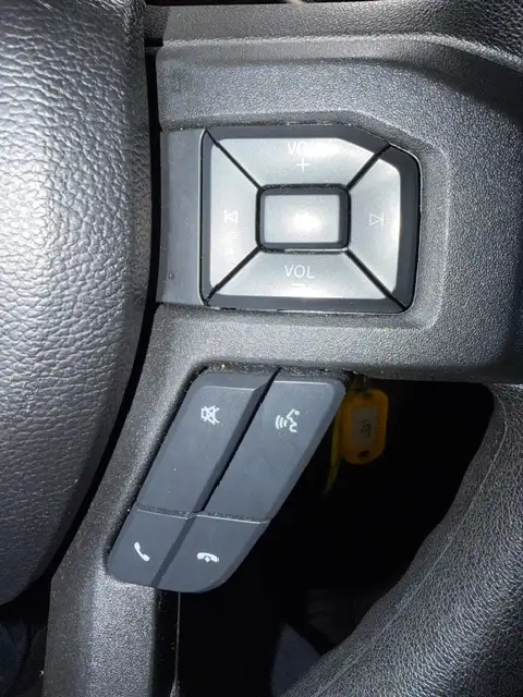 2018 Ford F 150 XLT / 4x4 / Crew Cab / r-Cam / Sync / Pro BackUp - Photo 20