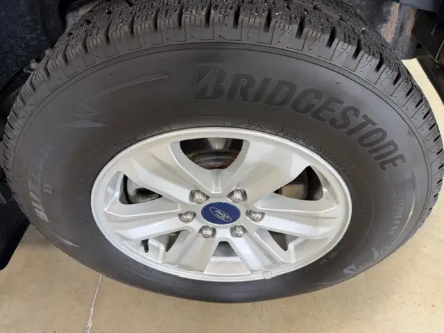 2018 Ford F 150 XLT / 4x4 / Crew Cab / r-Cam / Sync / Pro BackUp - Photo 23