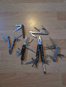 lot of 6 multi use pocket folding pocket knives