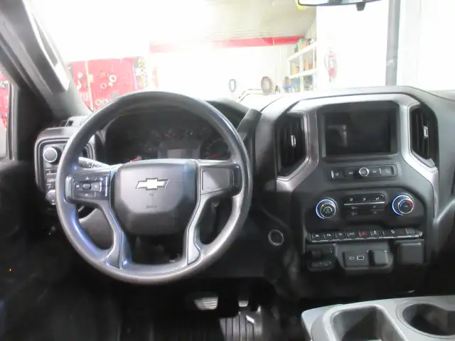 2023 Chevrolet Silverado 1500 Z71 V8 4X4 Crew Cab 6'6 Box - Photo 7