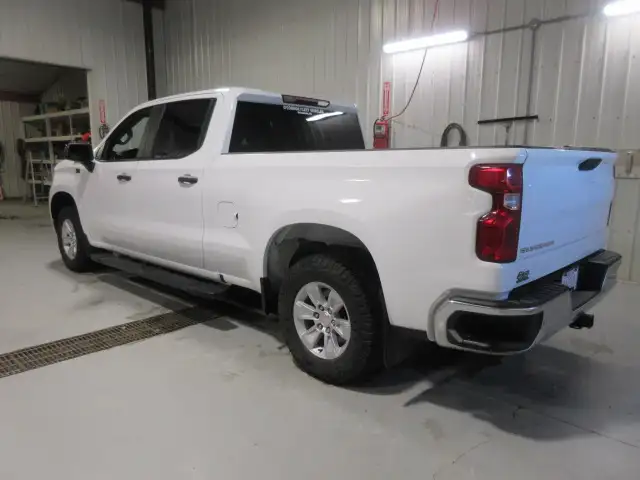 2023 Chevrolet Silverado 1500 Z71 V8 4X4 Crew Cab 6'6 Box - Photo 9