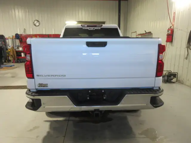 2023 Chevrolet Silverado 1500 Z71 V8 4X4 Crew Cab 6'6 Box - Photo 10