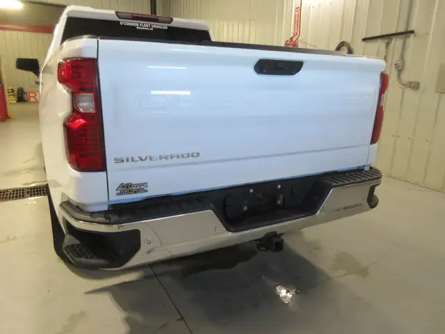 2023 Chevrolet Silverado 1500 Z71 V8 4X4 Crew Cab 6'6 Box - Photo 11