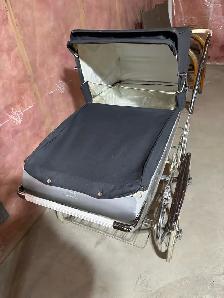 Antique Baby Carriage - Photo 2