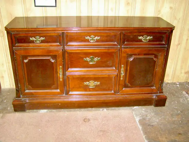 Slim Walnut SIDEBOARD