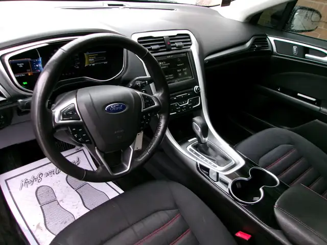 2016 Ford Fusion SE CERTIFIED | AWD | NO ACCIDENTS - Photo 8