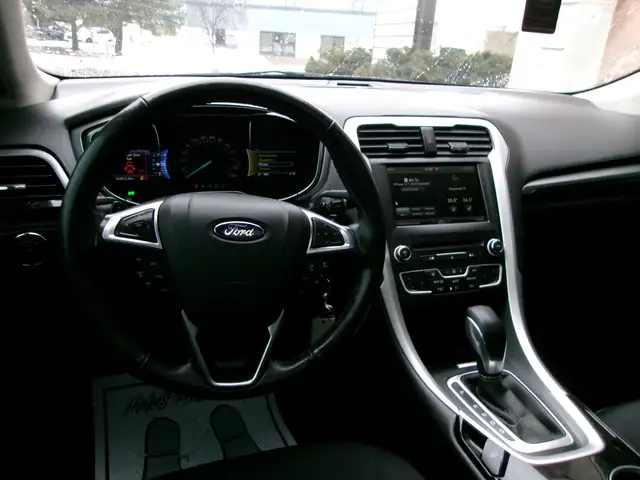 2016 Ford Fusion SE CERTIFIED | AWD | NO ACCIDENTS - Photo 10