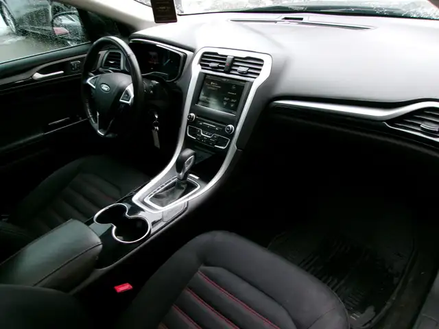 2016 Ford Fusion SE CERTIFIED | AWD | NO ACCIDENTS - Photo 12