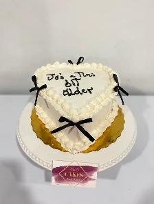 heart vintage cake with mini bows  Milton bakery - Photo 2