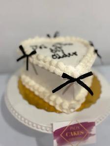 heart vintage cake with mini bows  Milton bakery - Photo 5