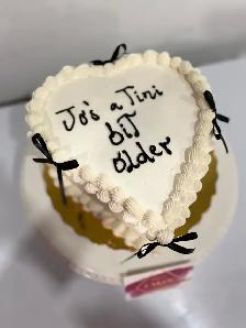 heart vintage cake with mini bows  Milton bakery - Photo 7