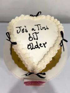 heart vintage cake with mini bows  Milton bakery - Photo 8