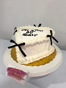 heart vintage cake with mini bows  Milton bakery - Photo 9