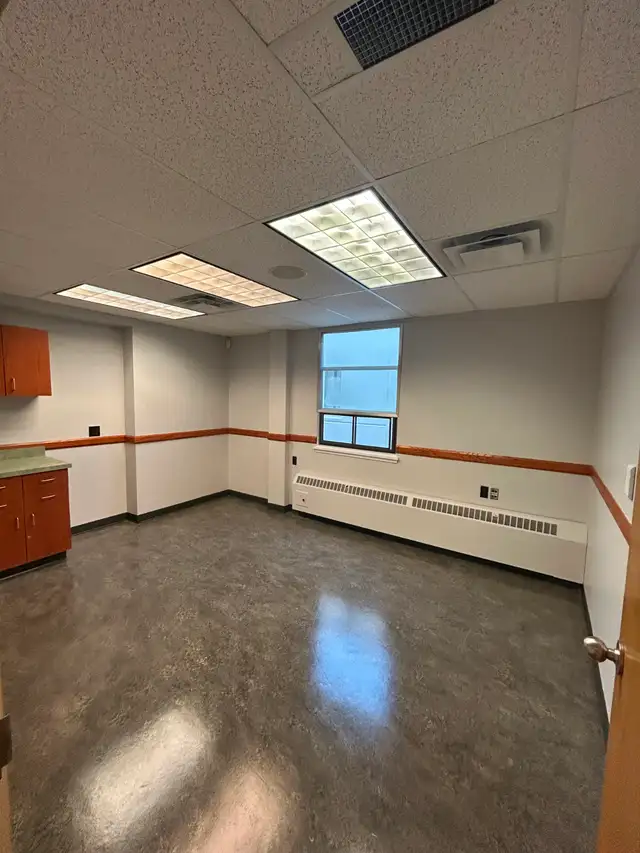 Professional Healthcare Suite Available - Photo 2