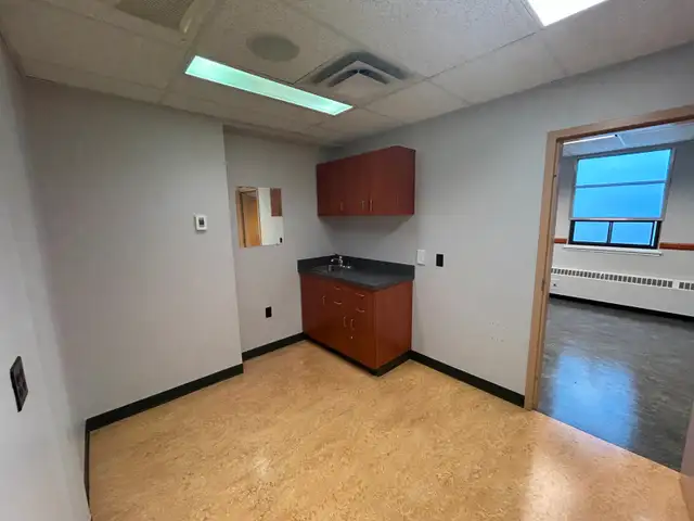 Professional Healthcare Suite Available - Photo 3