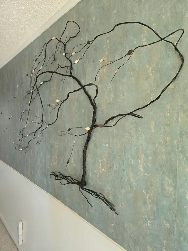Metal Wire Wall Sculpture - Photo 3