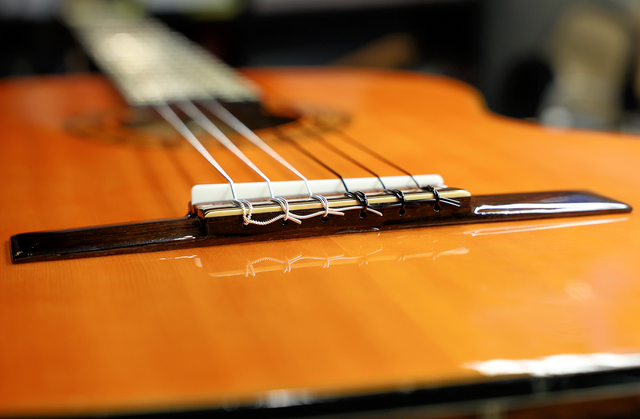 Ajustement & réparation guitare acoustique & classique - Luthier - Photo 4