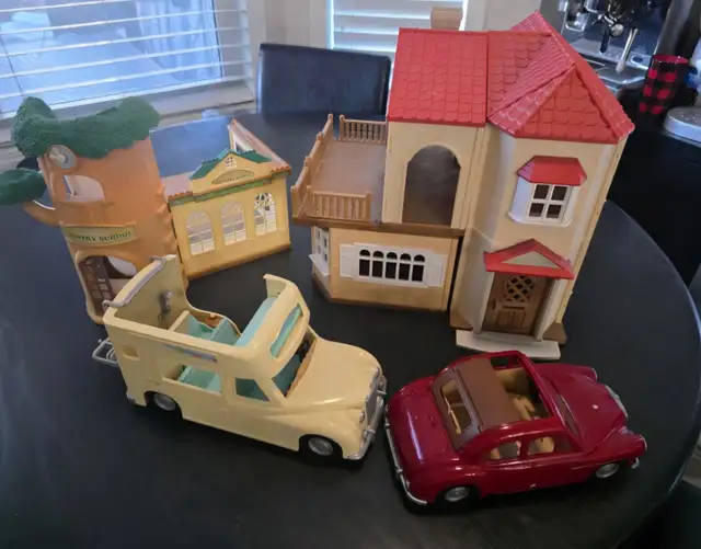 Calico Critters Collection perfect condition house shops  cars$ - Photo 2