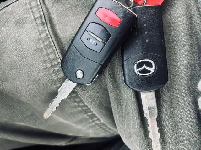 2012 Mazda MAZDA5 4dr Wagon - Photo 18