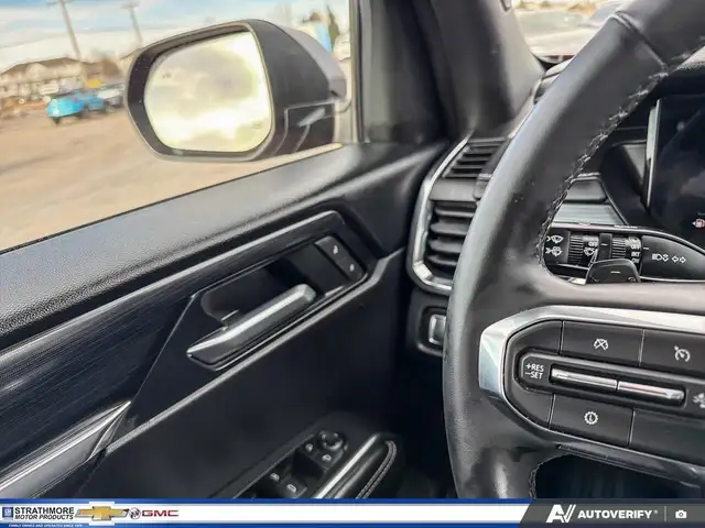 2025 GMC Acadia - Photo 13