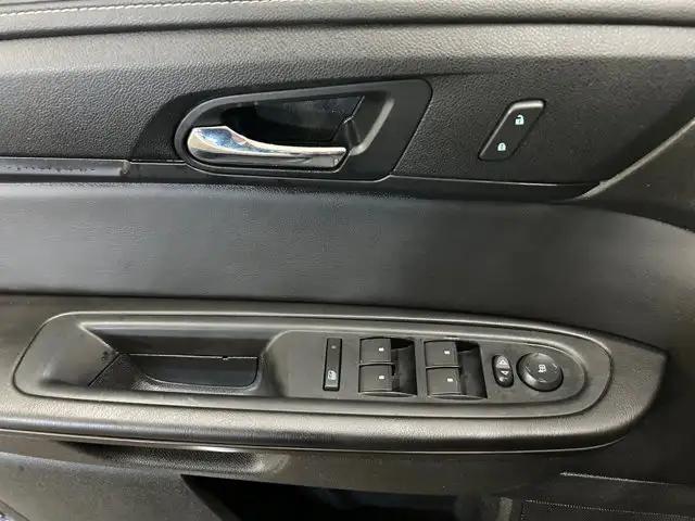 2017 Chevrolet Traverse LT / AWD - Photo 12