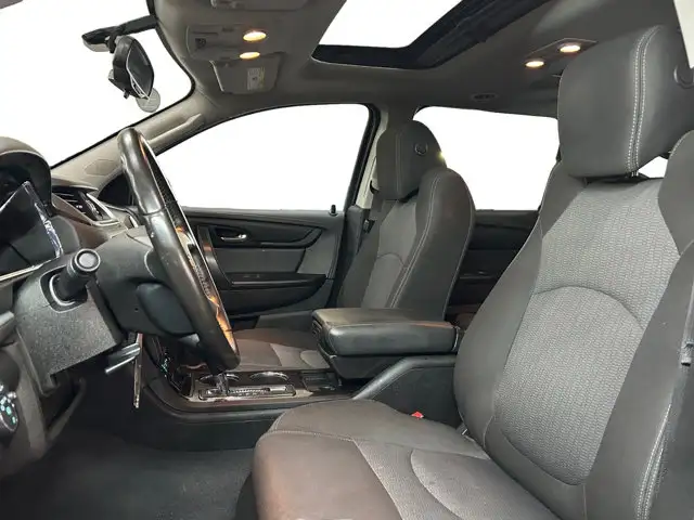 2017 Chevrolet Traverse LT / AWD - Photo 14