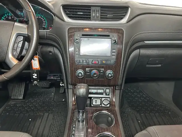 2017 Chevrolet Traverse LT / AWD - Photo 17