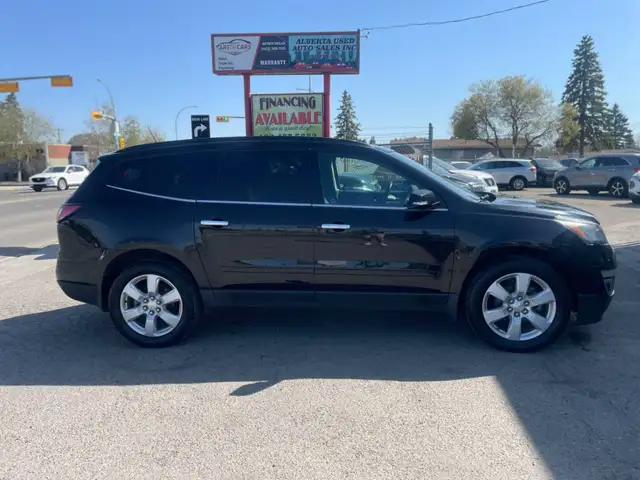 2016 Chevrolet Traverse LT - Photo 4