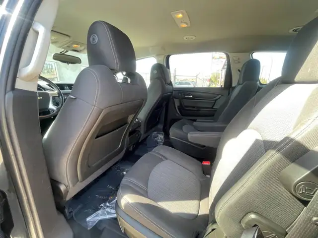 2016 Chevrolet Traverse LT - Photo 16