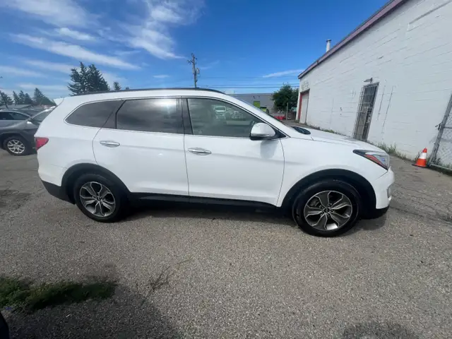 2013 Hyundai Santa Fe AWD 4dr 3.3L Auto XL Luxury - Photo 4