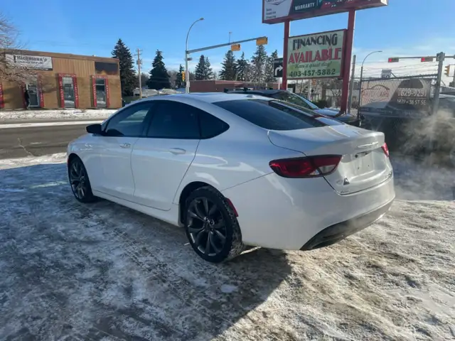 2015 Chrysler 200 S - Photo 4