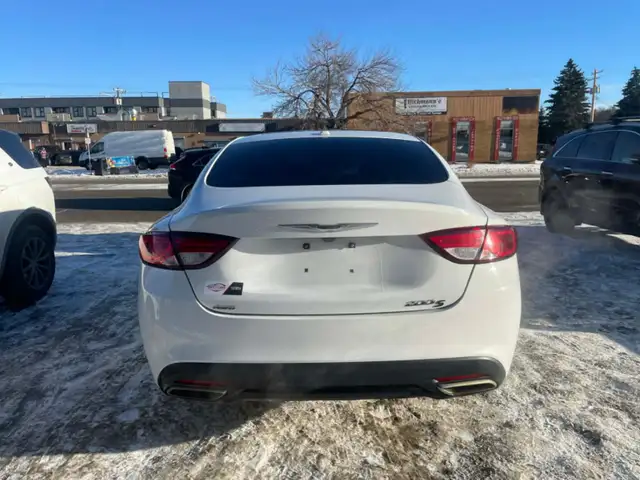 2015 Chrysler 200 S - Photo 5
