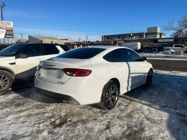 2015 Chrysler 200 S - Photo 6