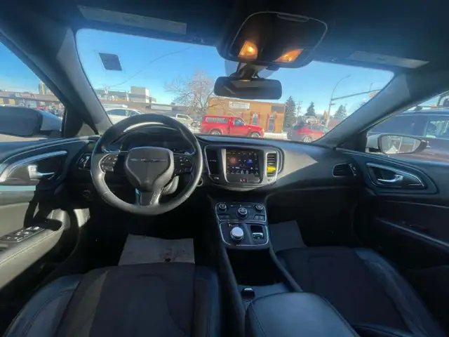 2015 Chrysler 200 S - Photo 7