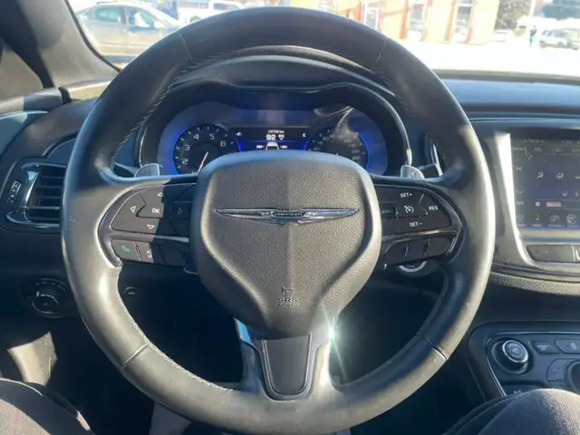 2015 Chrysler 200 S - Photo 10