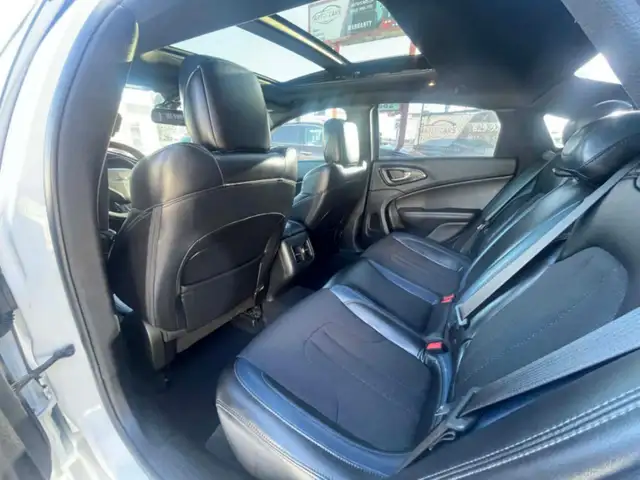 2015 Chrysler 200 S - Photo 15