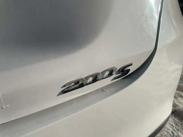 2015 Chrysler 200 S - Photo 18